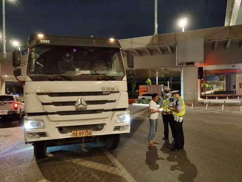 最新鐵路貨車，自然美景的寧靜探索之旅